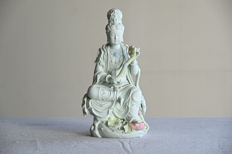 徳化窯 白磁観音像 彩色仕上げ 唐物 中国美術 坐像