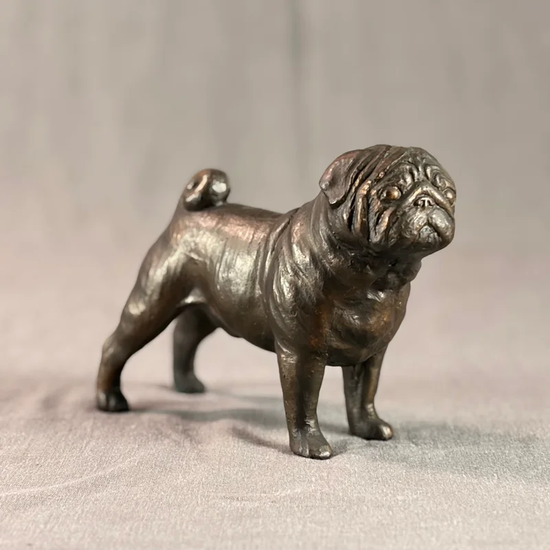 パグ犬をかたどったブロンズ調金属製置物 / 立像 細密鋳造 犬モチーフ